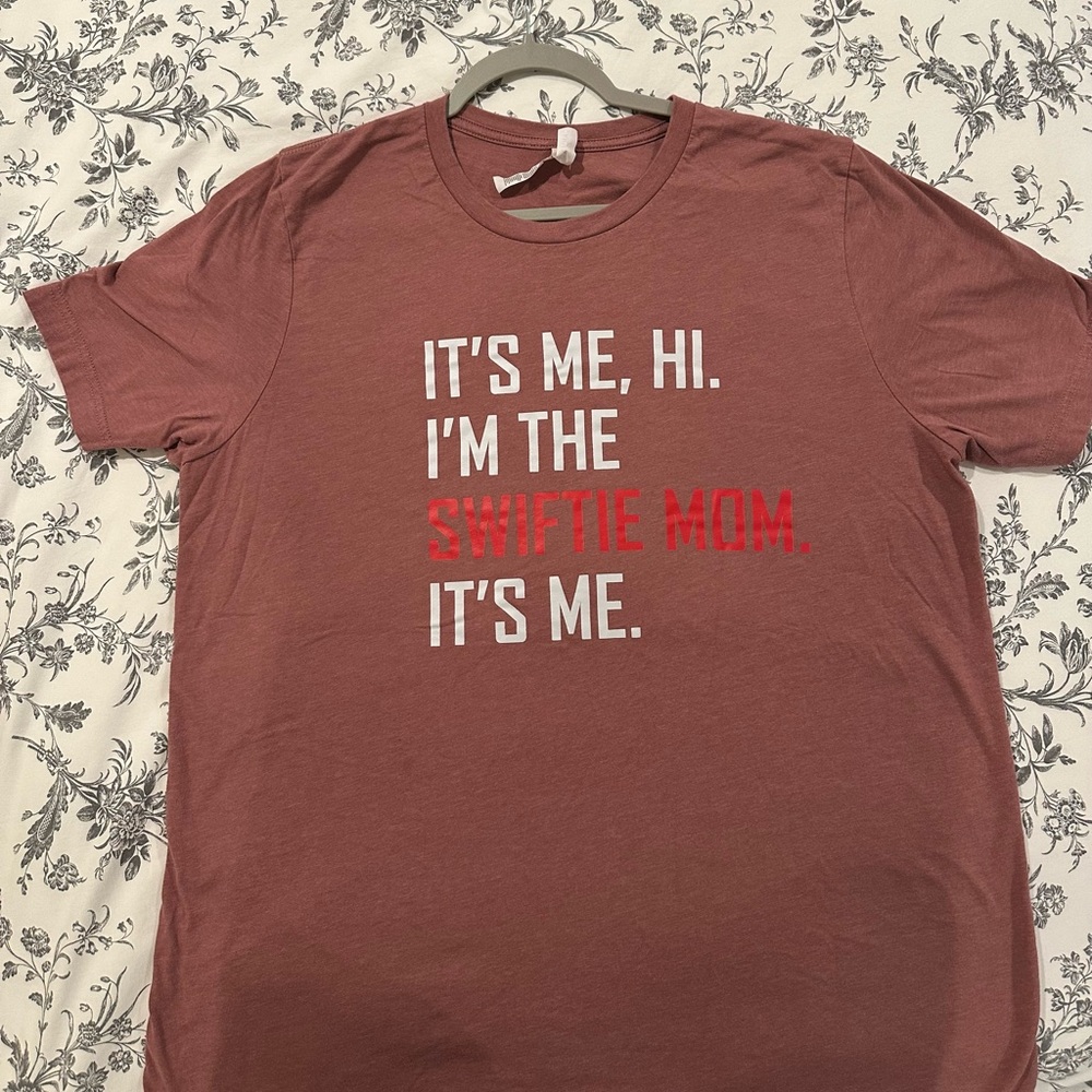 Swiftie Mom Graphic T-Shirt - Red
